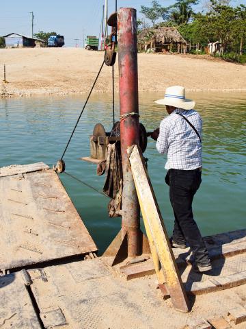Cover for El Petén: Flores et Tikal
