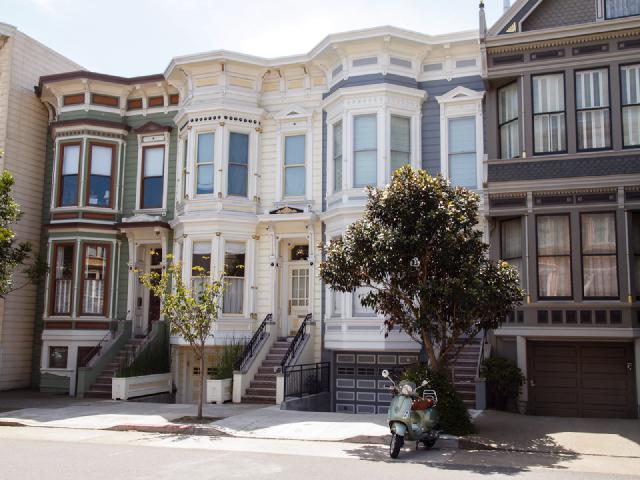 Cover for C'est une maison bleue...